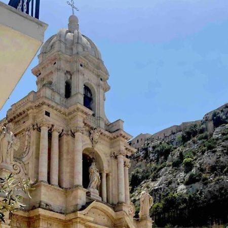 Intown - Dammuso In Pieno Centro Storico Villa Scicli Bagian luar foto